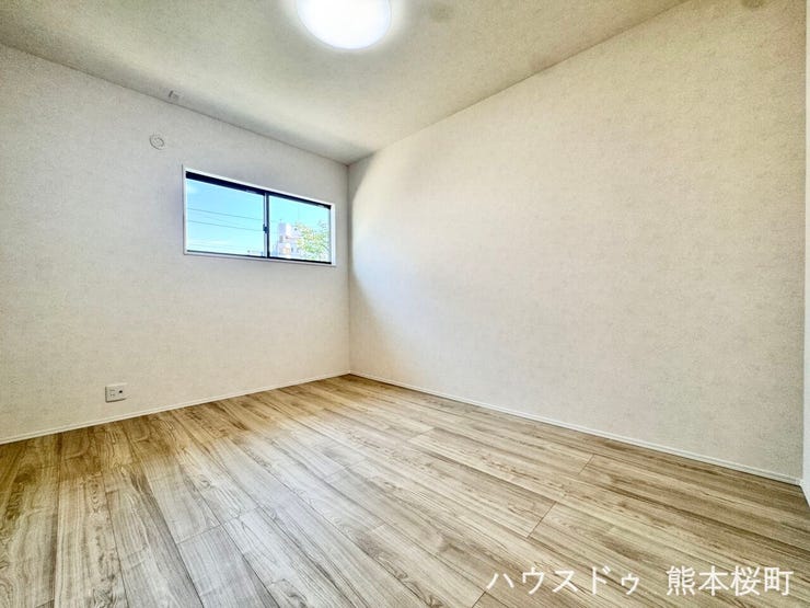 ■6帖洋室②■寝室、書斎、趣味の部屋。家族の成長やライフスタイルに合わせ、様々な使い方ができる快適な空間です。
