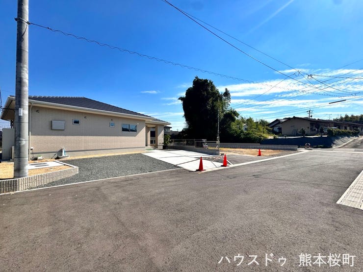 ■車と趣味の幅が広がる場所■単なる駐車スペースではない、洗車やタイヤ交換、DIYにも使える多目的な屋外スペースです。