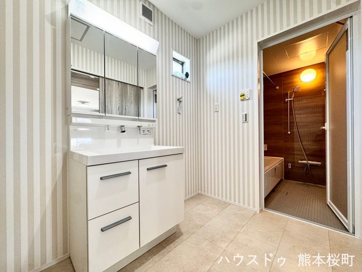■清々しいリフレッシュ空間■自分を磨き、気持ちを切り替える。心地よい光が差し込むプライベートスペース。