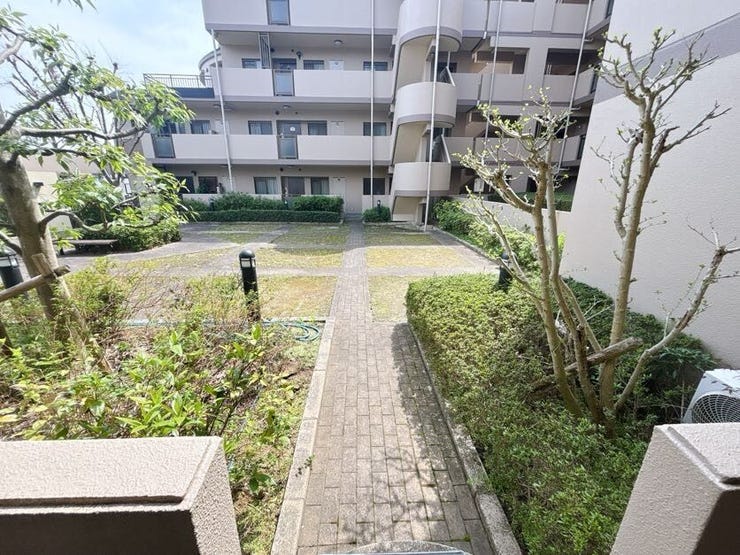 静かで落ち着いた閑静な住宅地です。
子育て世代の生活環境としても最適です◎
