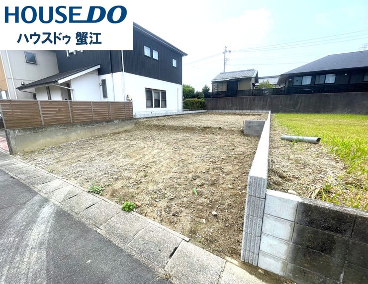 【外観】
◇現地写真◇
JR関西本線「蟹江」駅徒歩17分の限定1棟です。名古屋駅までのアクセスも良好で通勤や通学お出かけの際に大変便利です。住宅性能評価取得物件です。