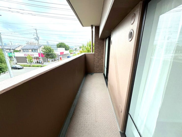 東西に2面バルコニーを備えていますので、お部屋の風通しも良好です◎