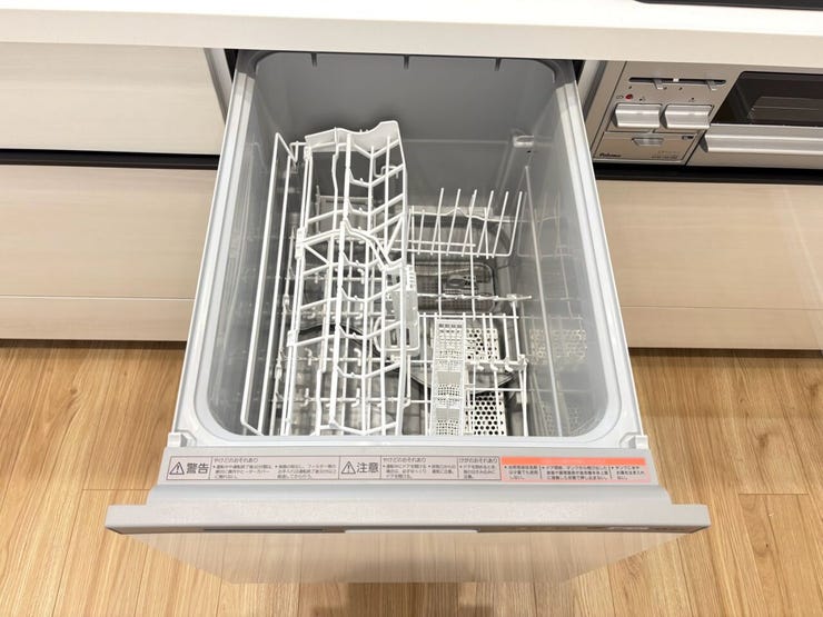 少ない水でもしっかりと汚れを落とす食洗機+*