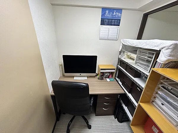 洋室の横に書斎のスペースを確保しています。