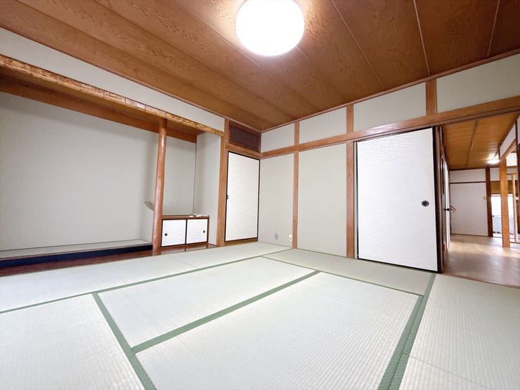 8畳の和室は開放感があります。