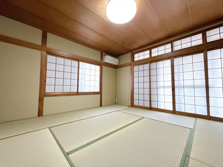 障子がついており、優しい光を取り込めます。