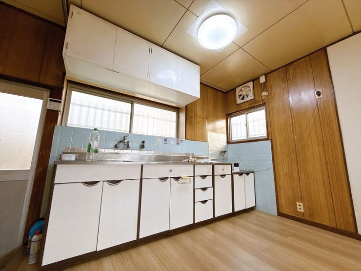 大きなシンクと調理台で、キッチンでの作業がはかどります♪