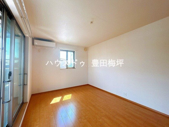 二階南西側洋室
