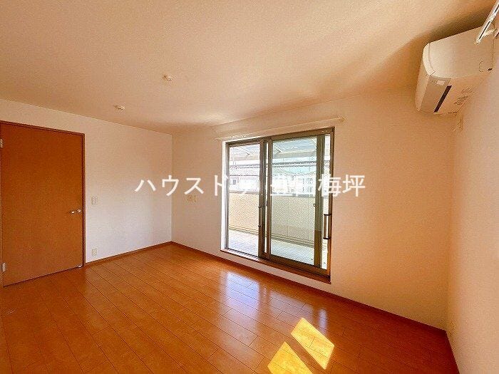 二階南西側洋室