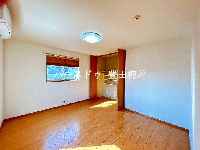 二階北西側洋室