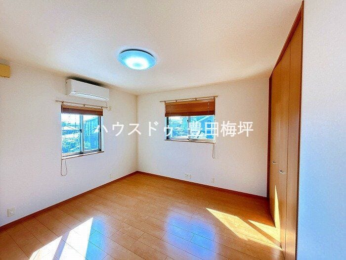 二階北西側洋室