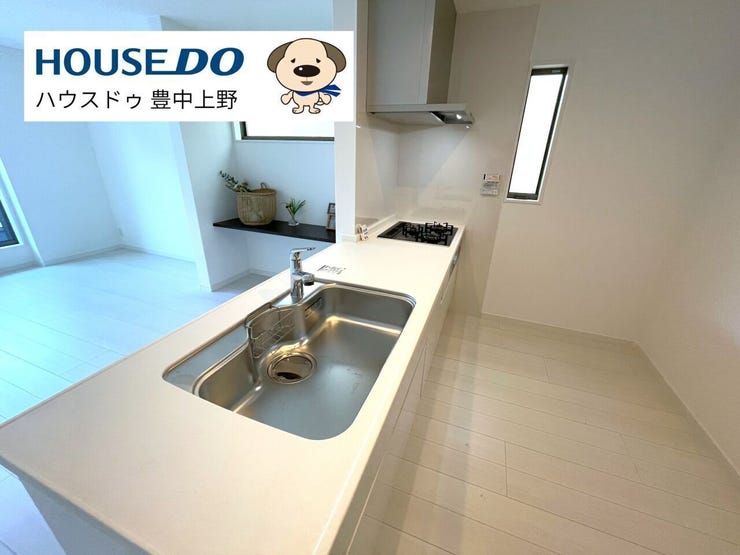 食洗機付きのカウンターキッチンが、毎日の家事をやさしくサポート。家族の時間が心地よくなるキッチンです。