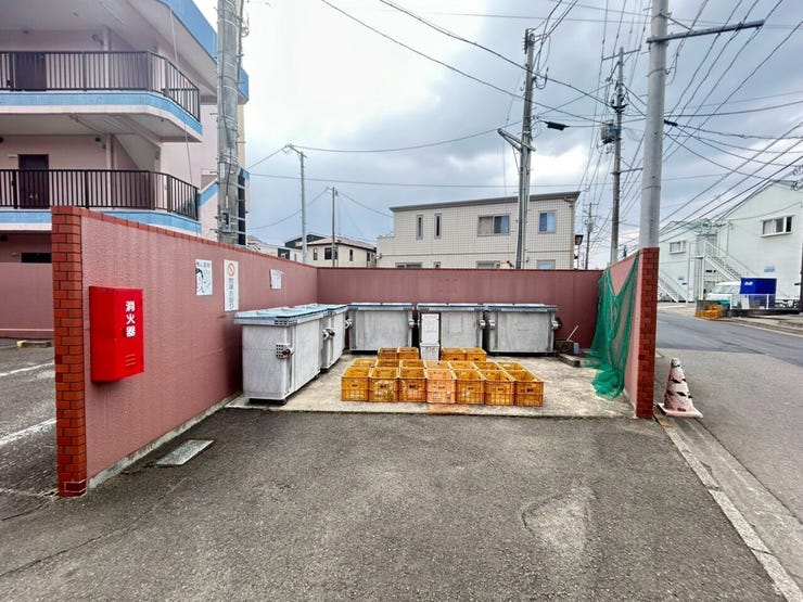 ごみ捨て場は、蓋付きのため動物に荒らされる心配はありません!