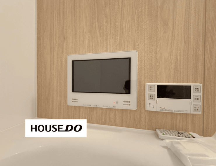 浴室テレビと給湯リモコンを備えた、くつろぎのバスタイムを楽しめる設備です。