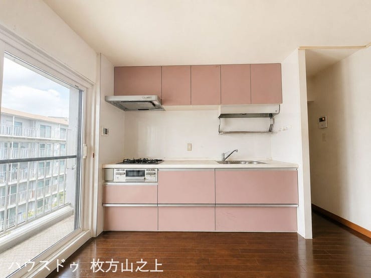 窓付きで換気良好。明るく使いやすいキッチンです。