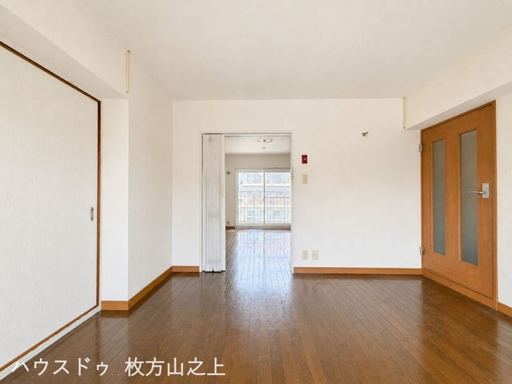 家具配置がしやすい、ゆとりあるリビングスペースです。