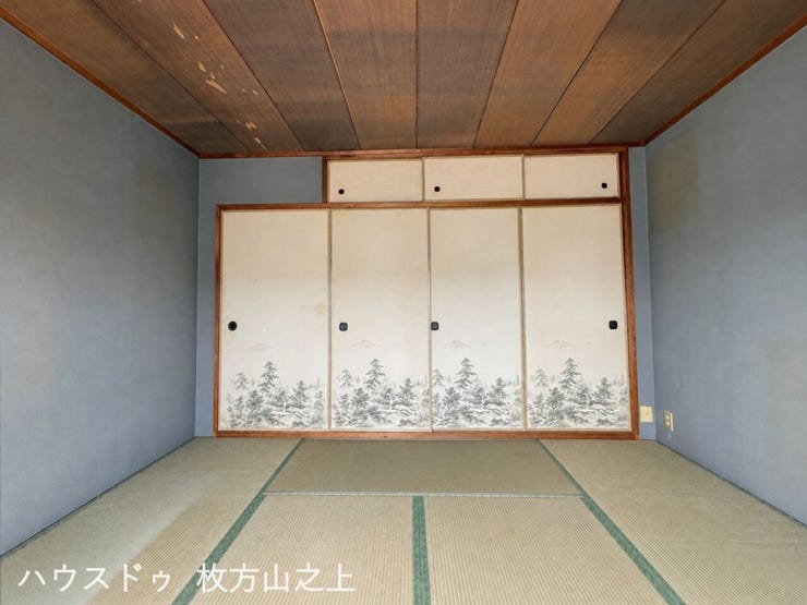 押入付きで収納力良好。多用途に使える和室です。