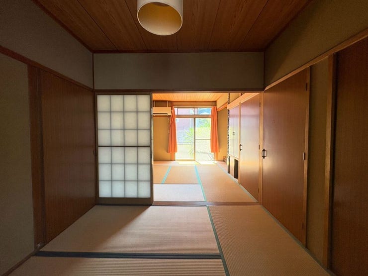 隣にもう一部屋和室があります!お盆や年末年始に親戚が集まっても大丈夫です♪