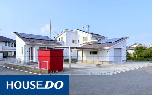 【外観】
四方を道路に囲まれたゆとりある一邸です♪