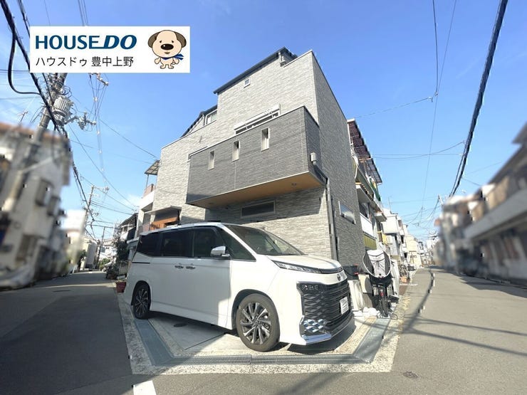 南向き角地の好立地!周辺には生活利便施設、公園、学校などが揃っていて、子育てにもってこいの住環境です♪お車も1台駐車可能でハイルーフも駐車可能!