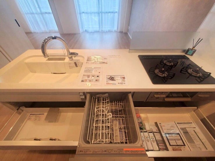 【kitchen】家事の時短に便利な食洗機付き。手洗い不要で毎日の負担を軽減します。