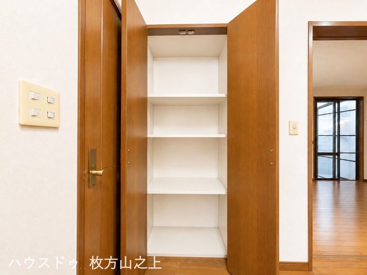 玄関横の収納で住まいすっきり。