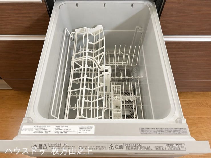 ビルトイン食器洗い乾燥機付きで、家事の負担を軽減します。