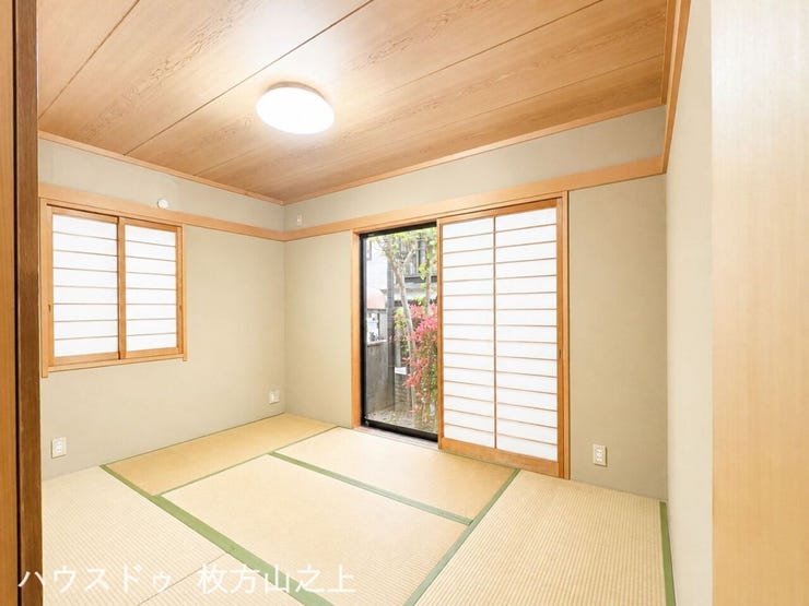 庭を望む、心安らぐ和室。