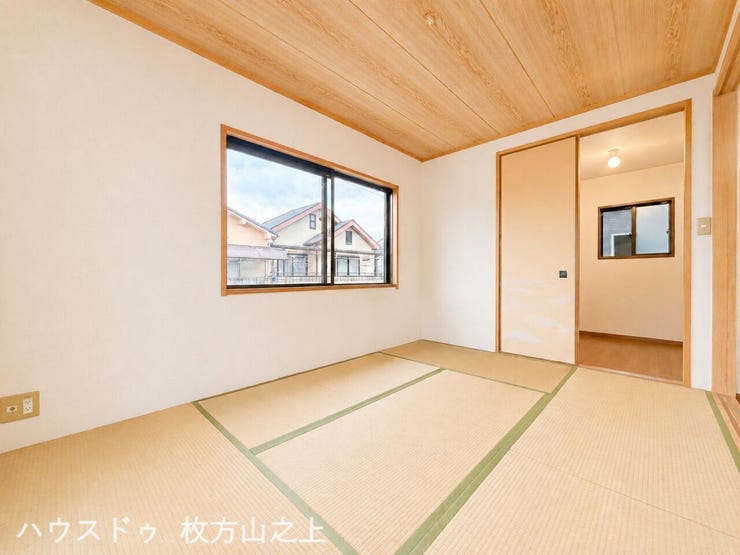 ウォークインクローゼット付きの和室。