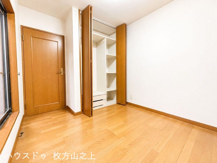 シンプルで使いやすい洋室。