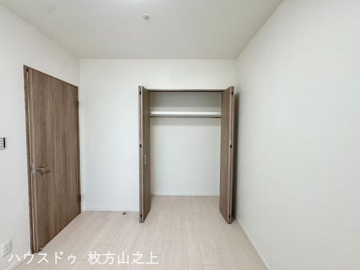 クローゼット付きで衣類や荷物もすっきり収納できます。