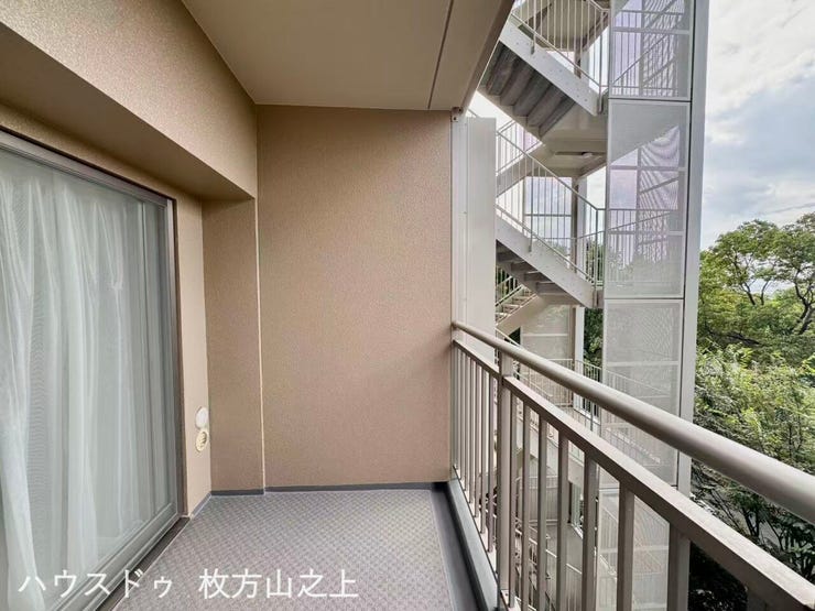 南東向きバルコニー。洗濯物も気持ちよく干せます。
