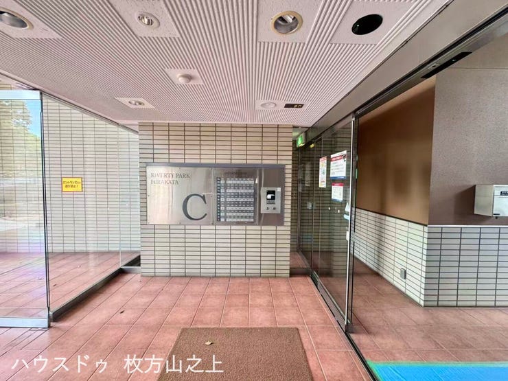 管理の行き届いたエントランスが住まいの顔を彩ります。