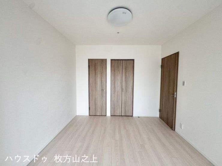 約6.8帖の洋室。
