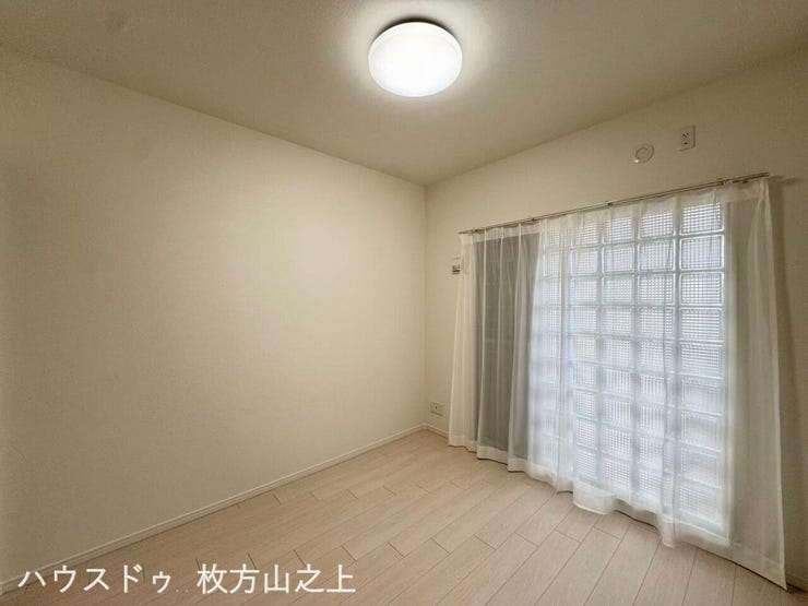 多目的に使える洋室です。