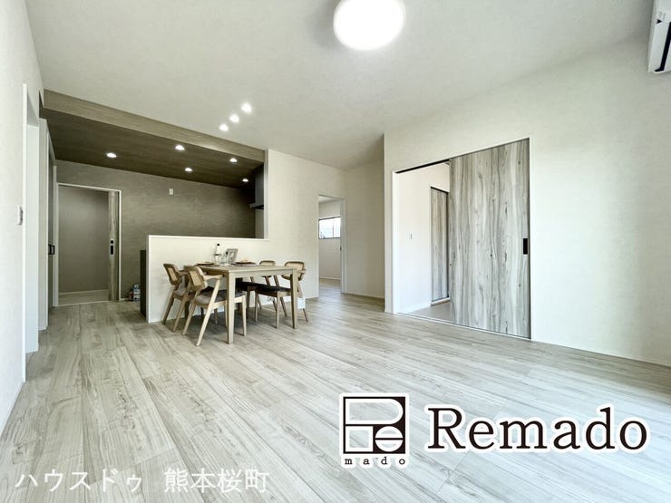 ■家族の笑顔が集う中心地■お気に入りの家具を迎え、窓からは心地の良い光が差し込みます。※CGで家具を配置しています。