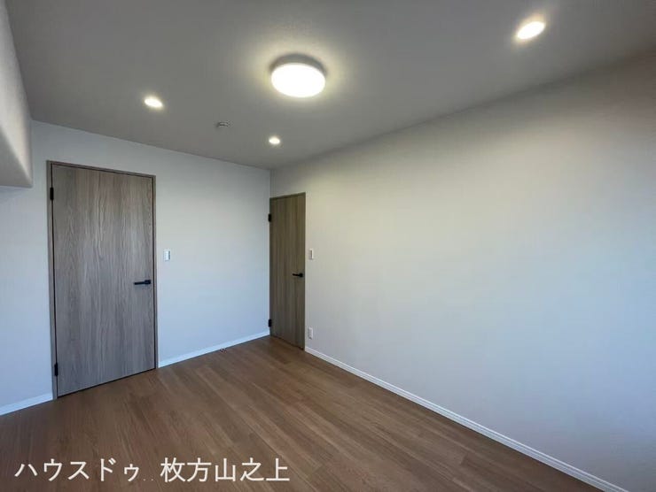ゆとりある広さの洋室でうす。