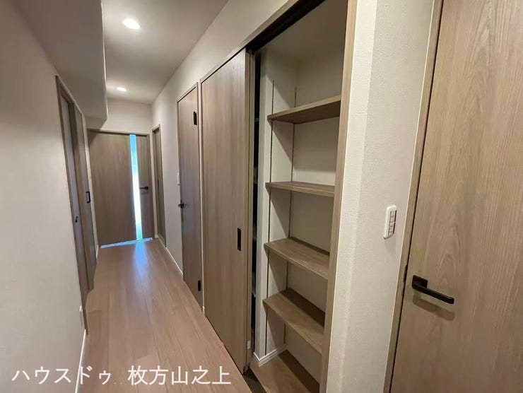 廊下収納付きで日用品や掃除道具もすっきり収納できます。