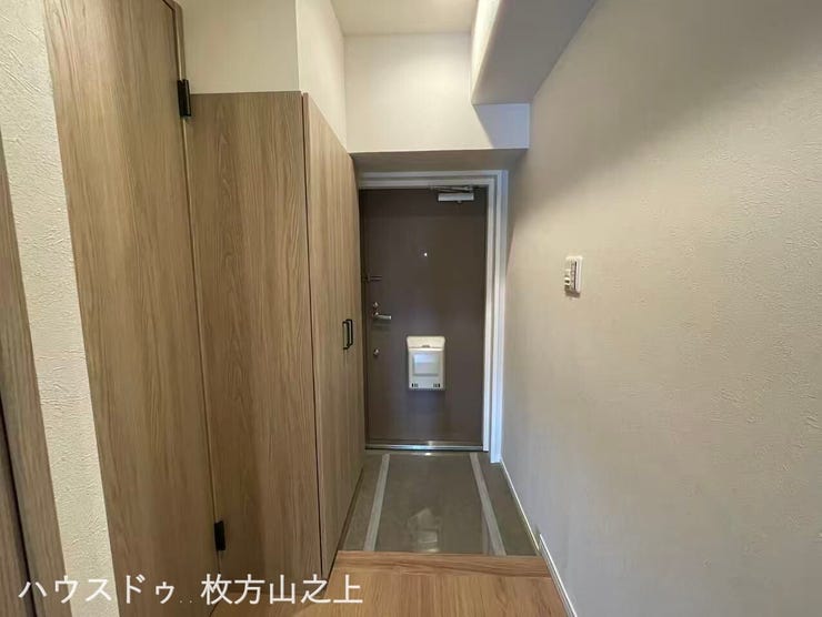 収納力のある玄関で靴や小物もすっきり片付きます。