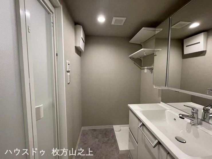 ゆとりある洗面所で毎日の身支度や洗濯も快適に行えます。