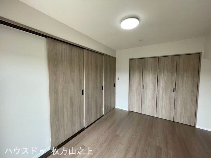 大容量収納付きでお部屋をすっきり広くお使いいただけます。