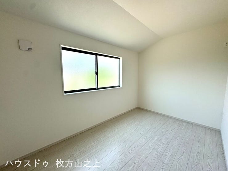 家具の配置がしやすい、ゆとりある洋室空間です。