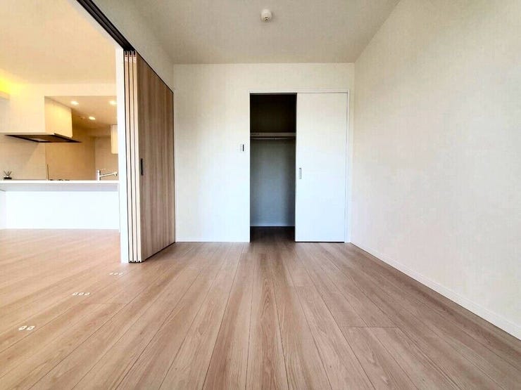 【Bedroom】隣接するリビングとつなげて使えば、開放感とゆとりのある空間に。