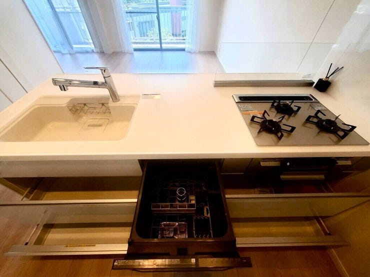 【kitchen】家事の時短に便利な食洗機付き。手洗い不要で毎日の負担を軽減します。