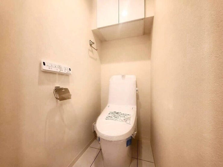 【Toilet】清潔感があり、落ち着いたデザインのトイレ。家族みんなが快適に使えます。