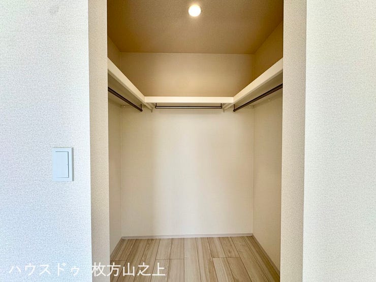 収納力のあるウォークインクローゼット。