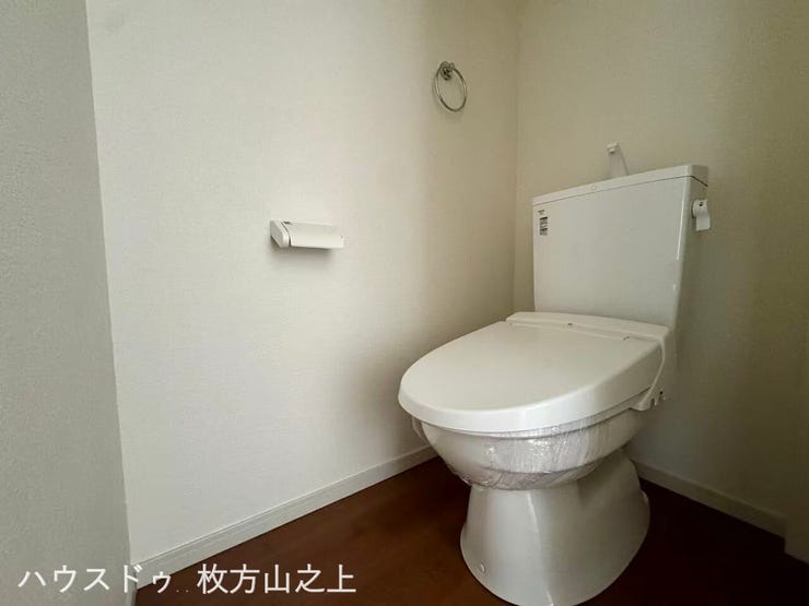 シンプルでお手入れしやすいトイレ。毎日気持ちよくお使いいただけます。