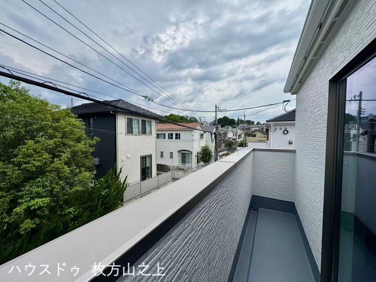 開放感のあるバルコニーで、心地よい風を感じながらお過ごしいただけます。