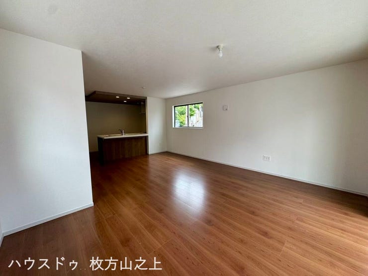 開放感のあるLDKは、ご家族でゆったりとくつろげる心地よい住空間です。