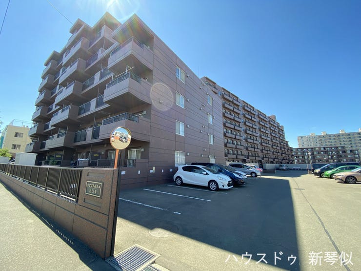 【外観】
総戸数127戸の大型マンションです